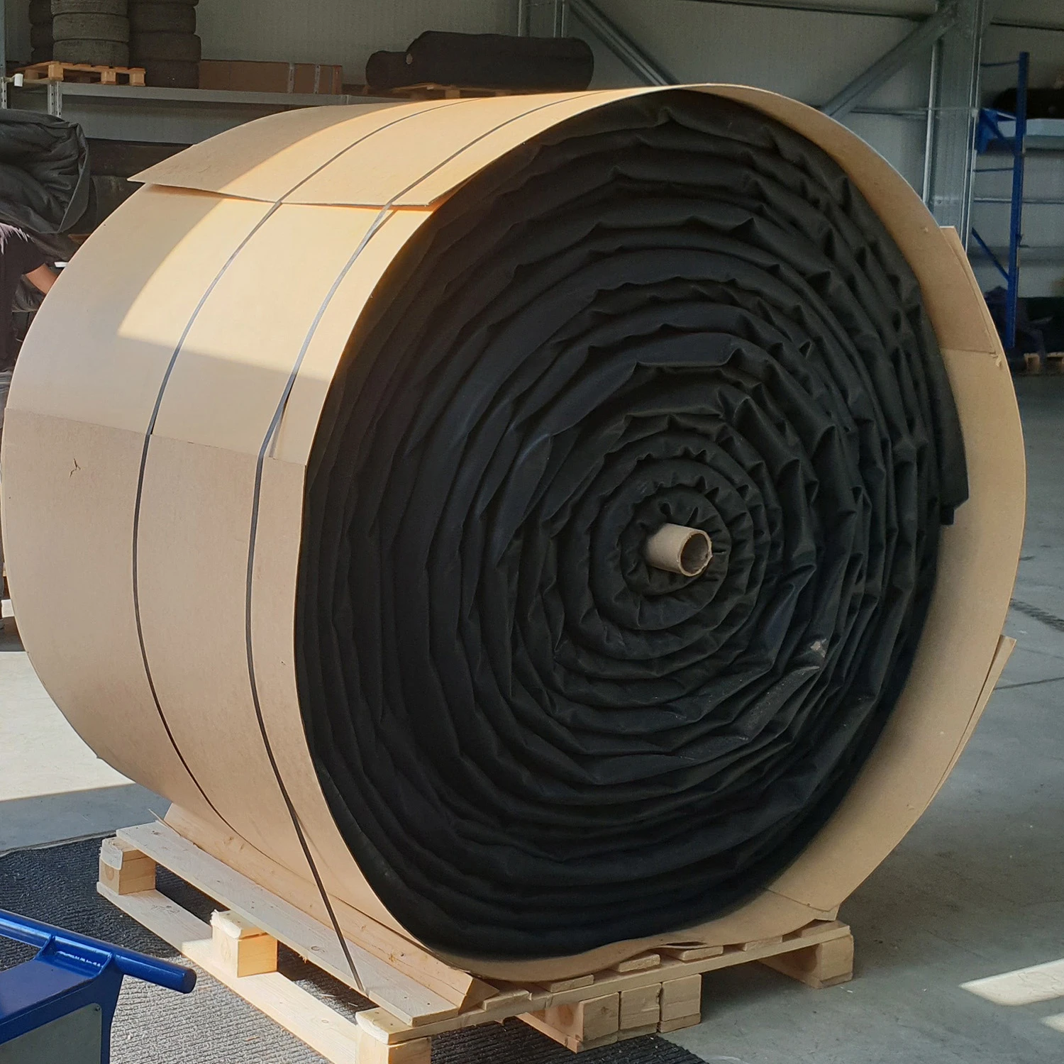 RubberBear EPDM tófólia tekercsben vízszigeteléshez. Prémium gumifólia, 100% Fish-Safe, UV-álló.