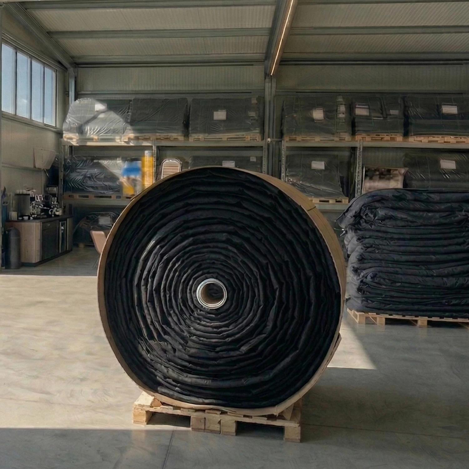 EPDM RubberBear tófólia tekercs. Prémium vízszigetelés, 100% halbarát, extrém UV-állóság.