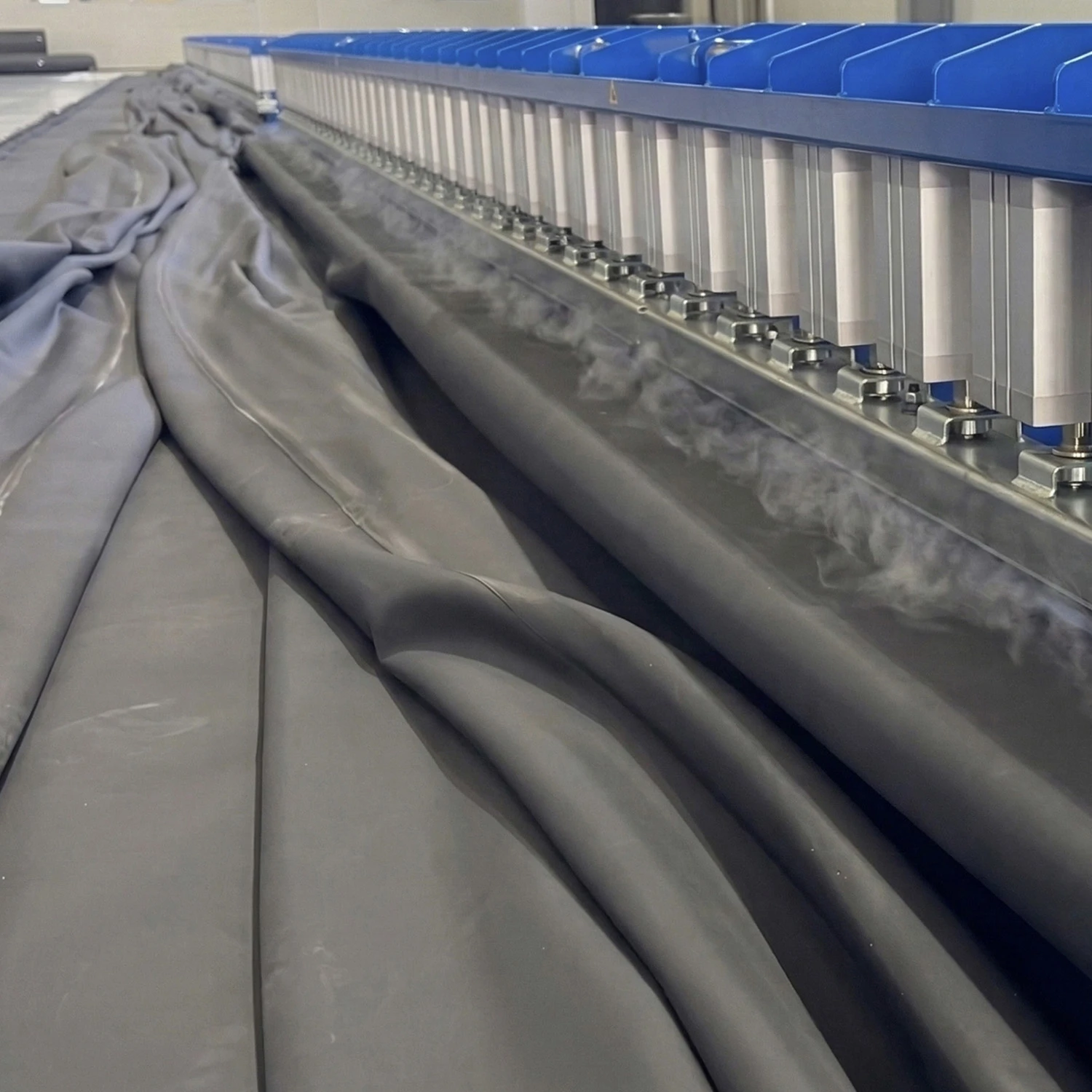 RubberBear EPDM tófólia, prémium gumifólia tavak vízszigeteléséhez, 100%-ban halbarát.