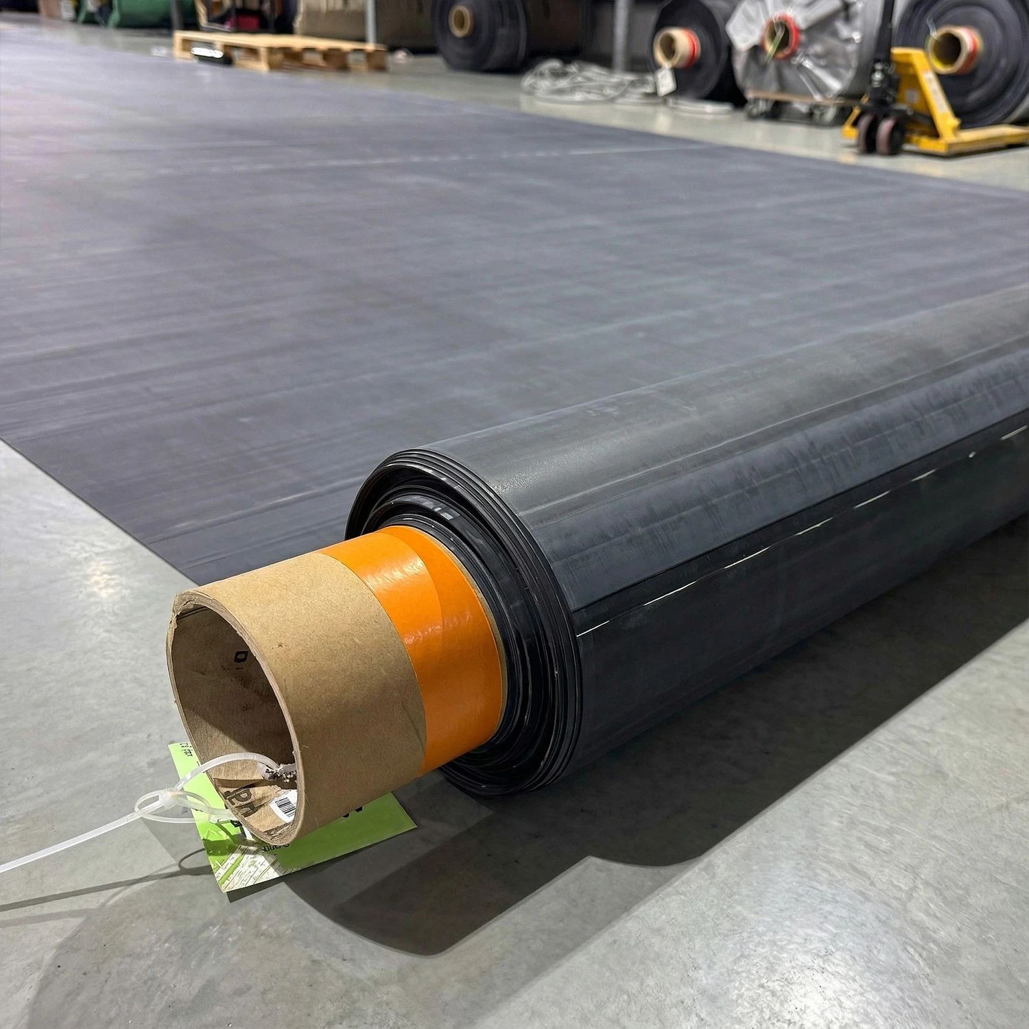 RubberBear EPDM membrántekercs tavakhoz. Prémium gumifólia, 100% halbarát, UV- és fagyálló.