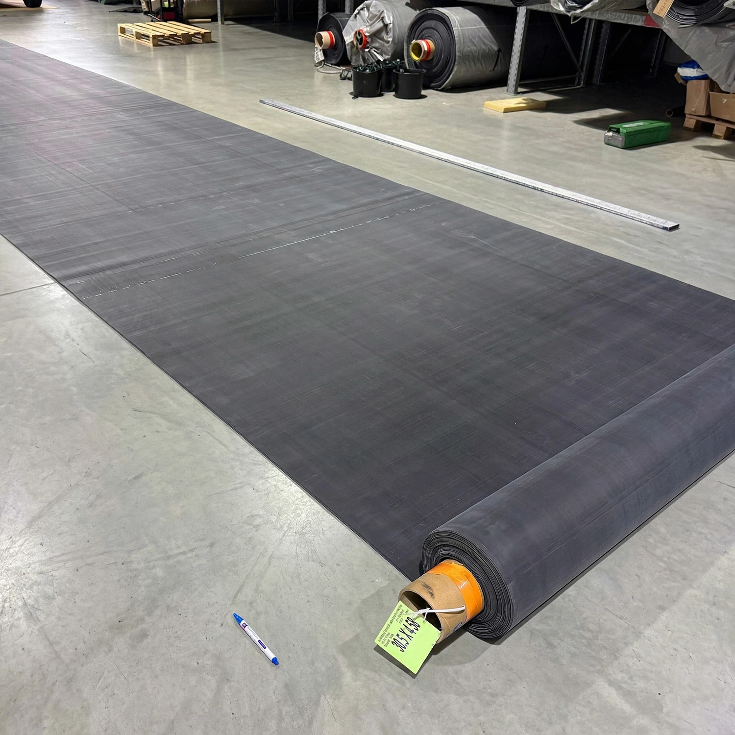 RubberBear EPDM tófólia tekercs tavak és medencék vízszigeteléséhez. Prémium megoldás, 100%-ban halbarát.